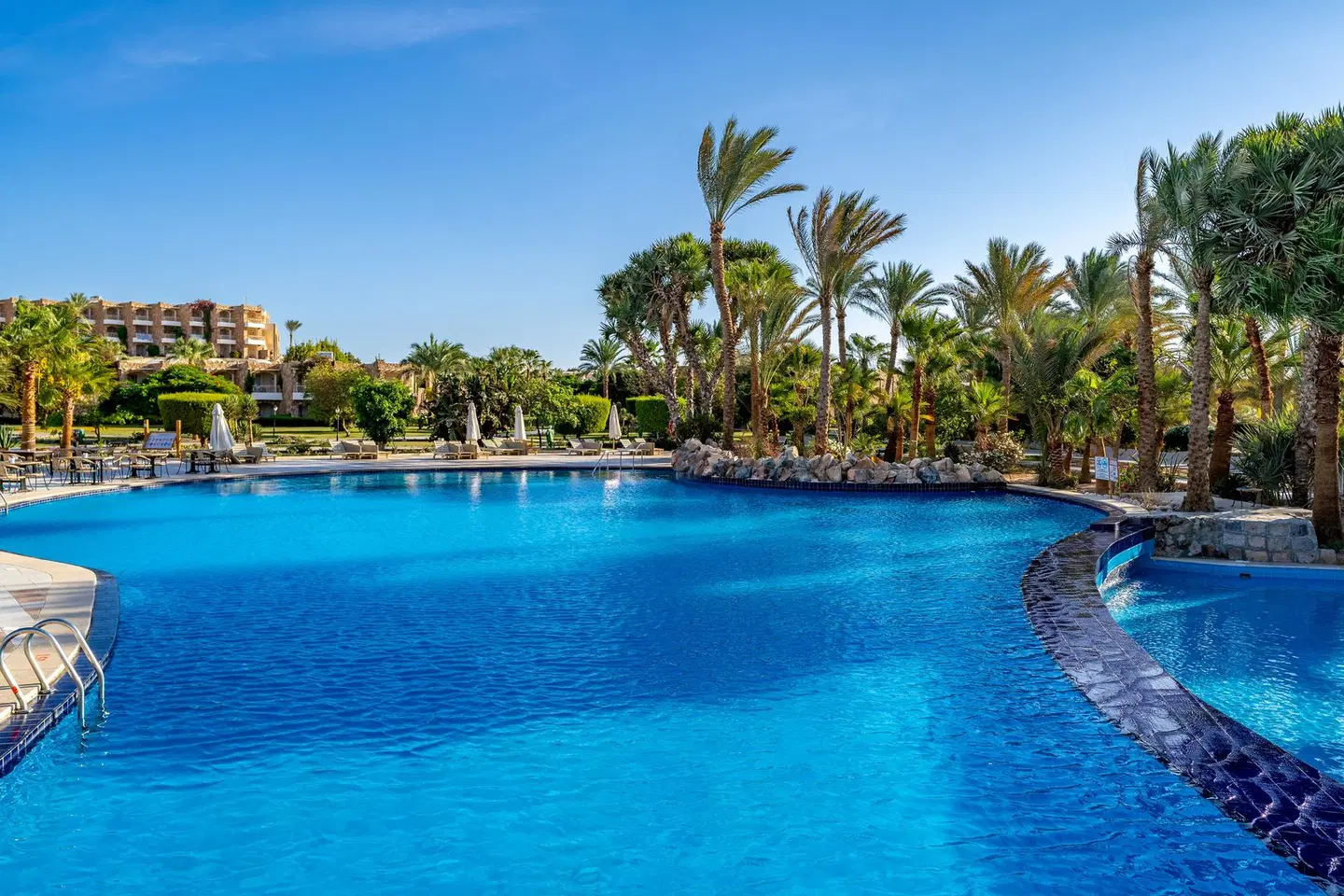 Brayka Bay Resort OUTDOOR_POOL