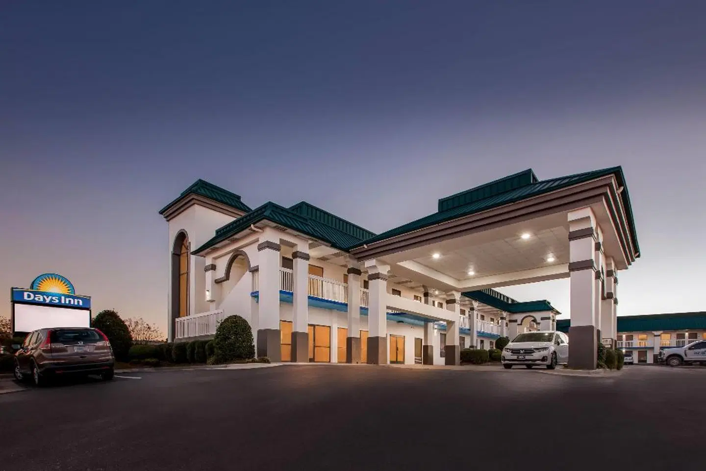 Days Inn by Wyndham Saint Pauls EXTERIOR