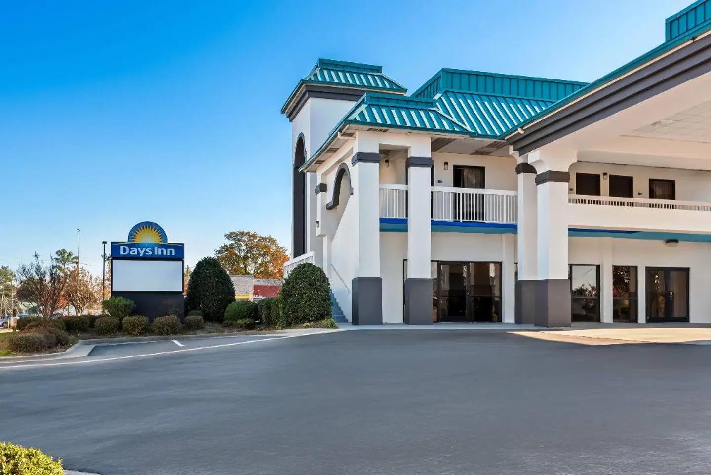 Days Inn by Wyndham Saint Pauls EXTERIOR