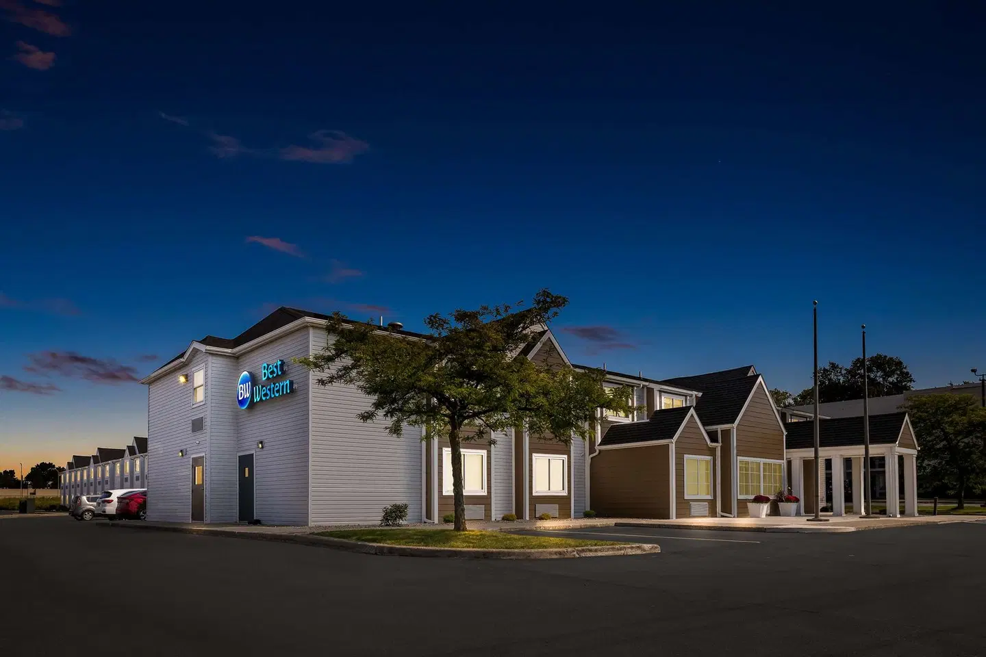 Best Western Buffalo Inn & Suites EXTERIOR