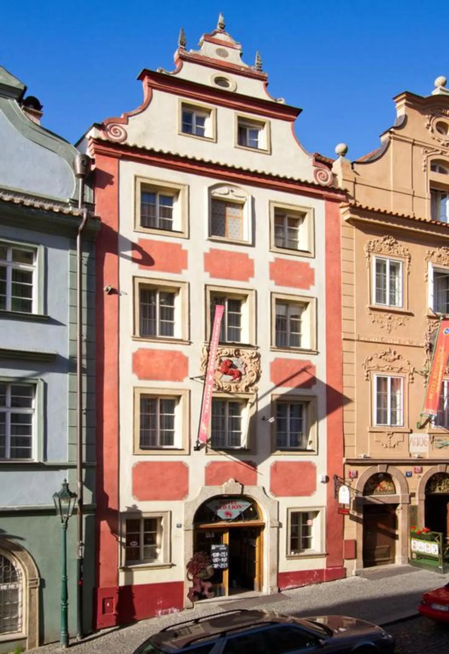 Red Lion Hotel EXTERIOR