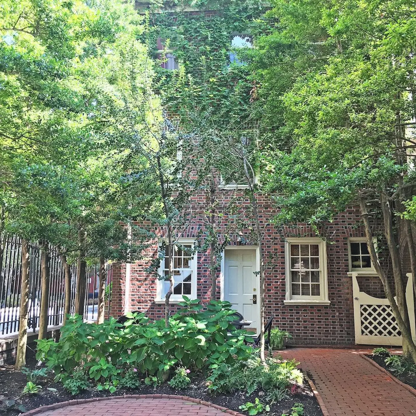 Morris House Hotel EXTERIOR