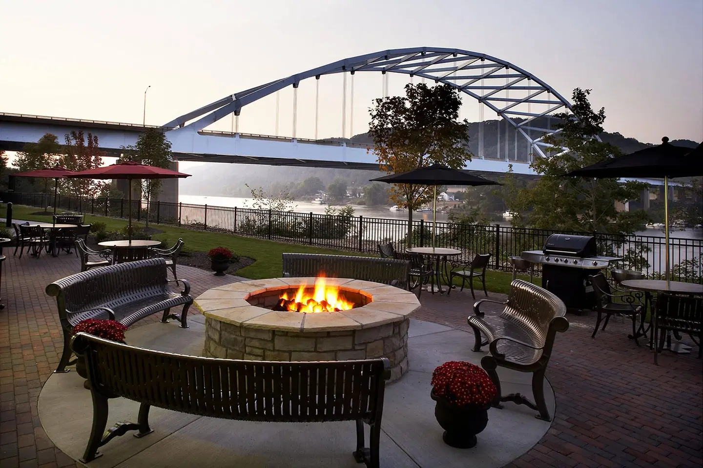 Fairfield Inn & Suites by Marriott Pittsburgh Neville Island Terrasse