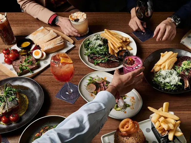 Pullman Melbourne Albert Park PEOPLE