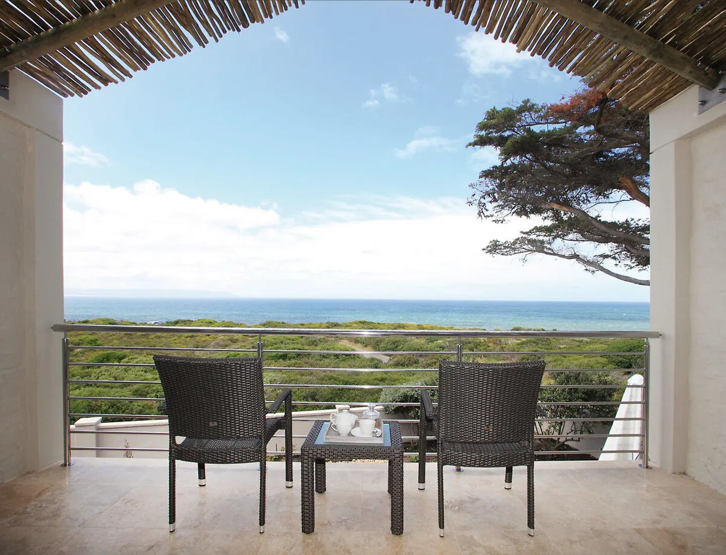 Abalone Guest Lodge Terrasse