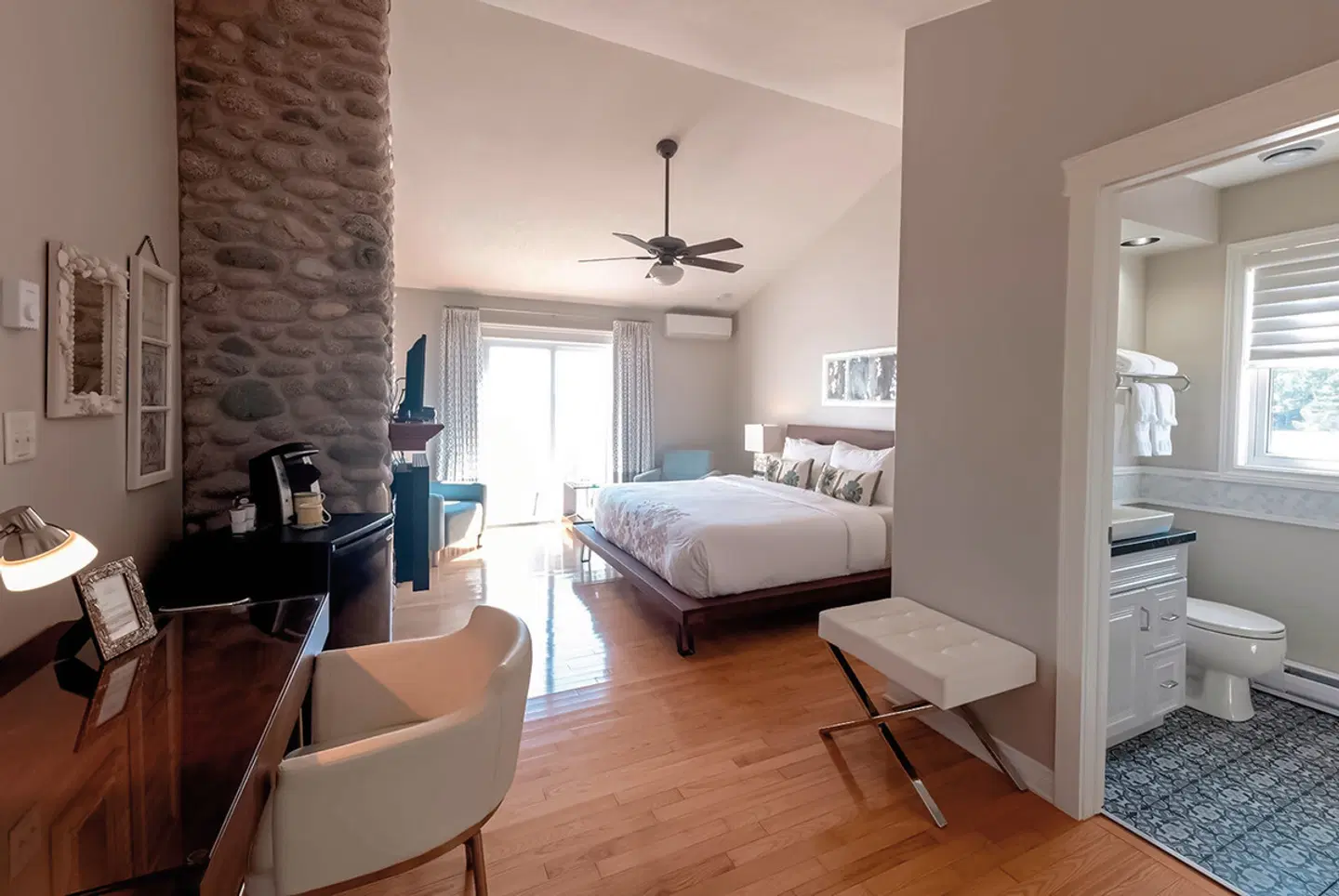 Lantern Hill & Hollow ROOM_EXAMPLE