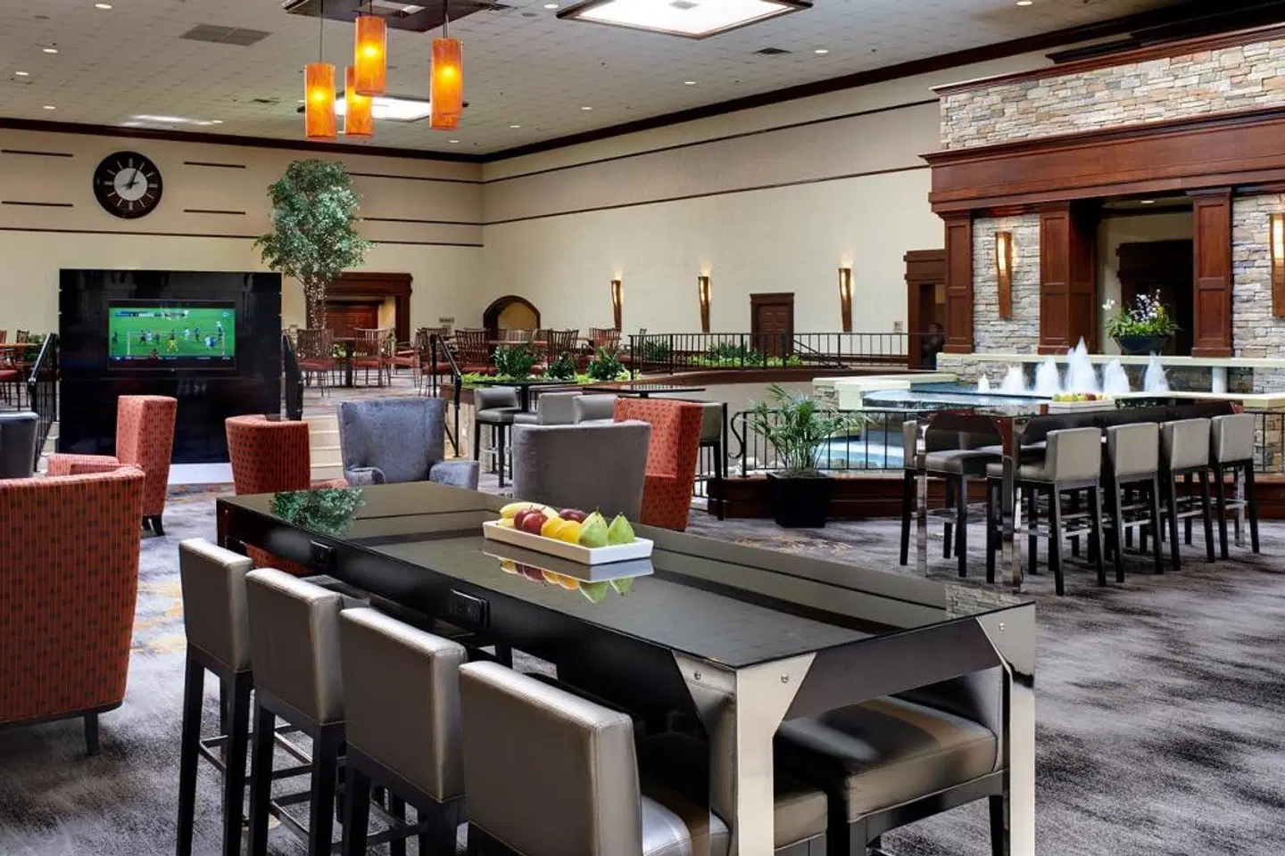DoubleTree by Hilton Dearborn Bar
