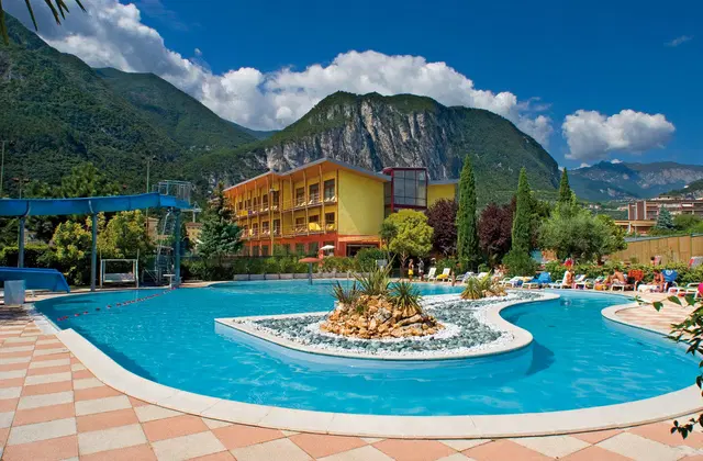 Garda Sporting Club Hotel OUTDOOR_POOL