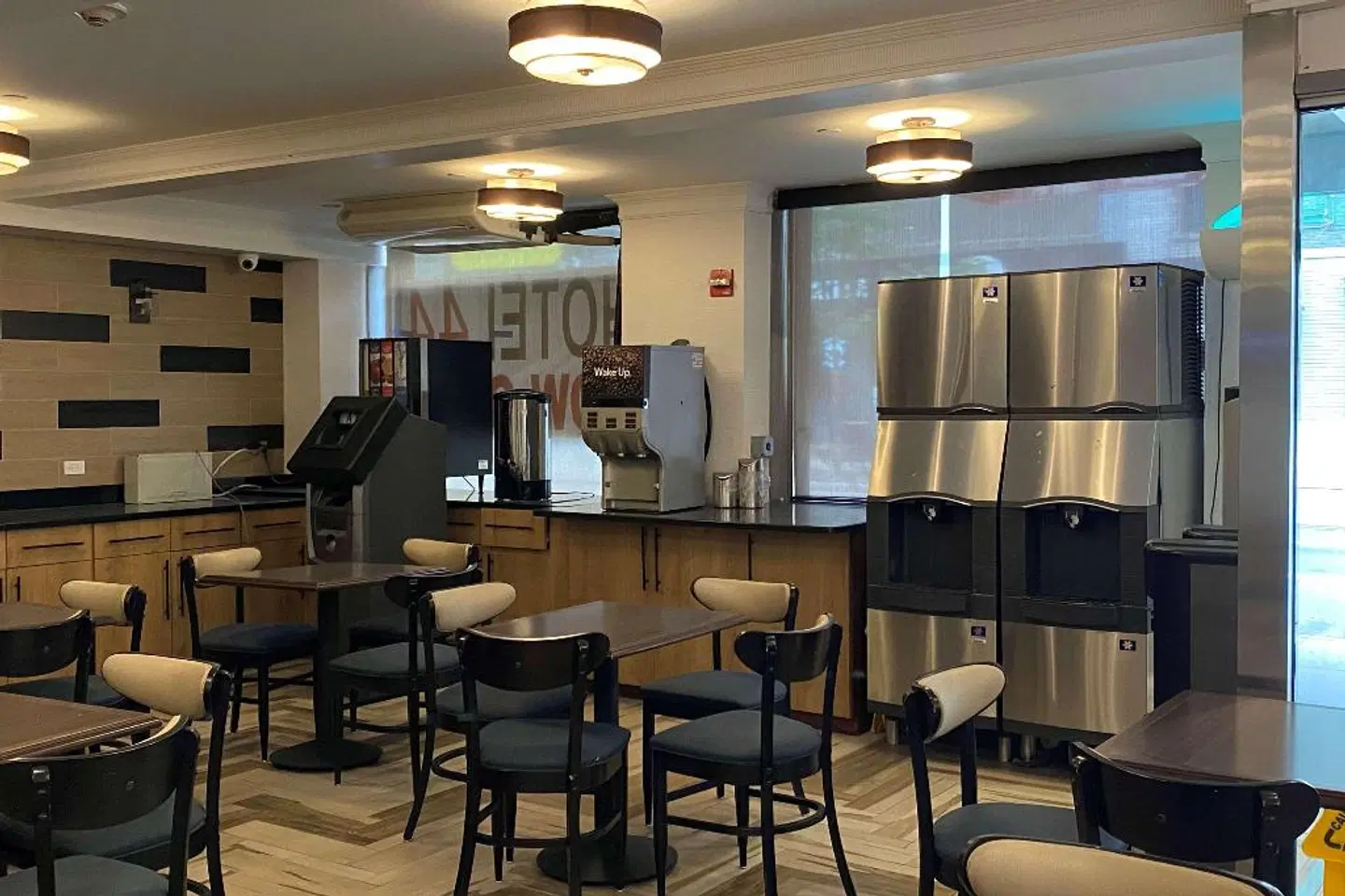 Ramada by Wyndham New York Times Square West Bar