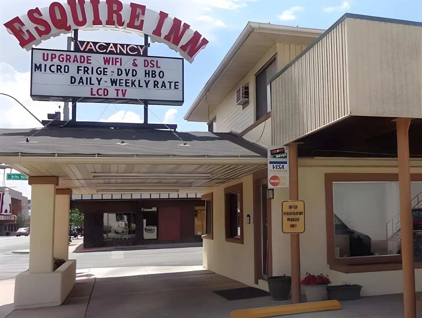 Esquire Inn EXTERIOR