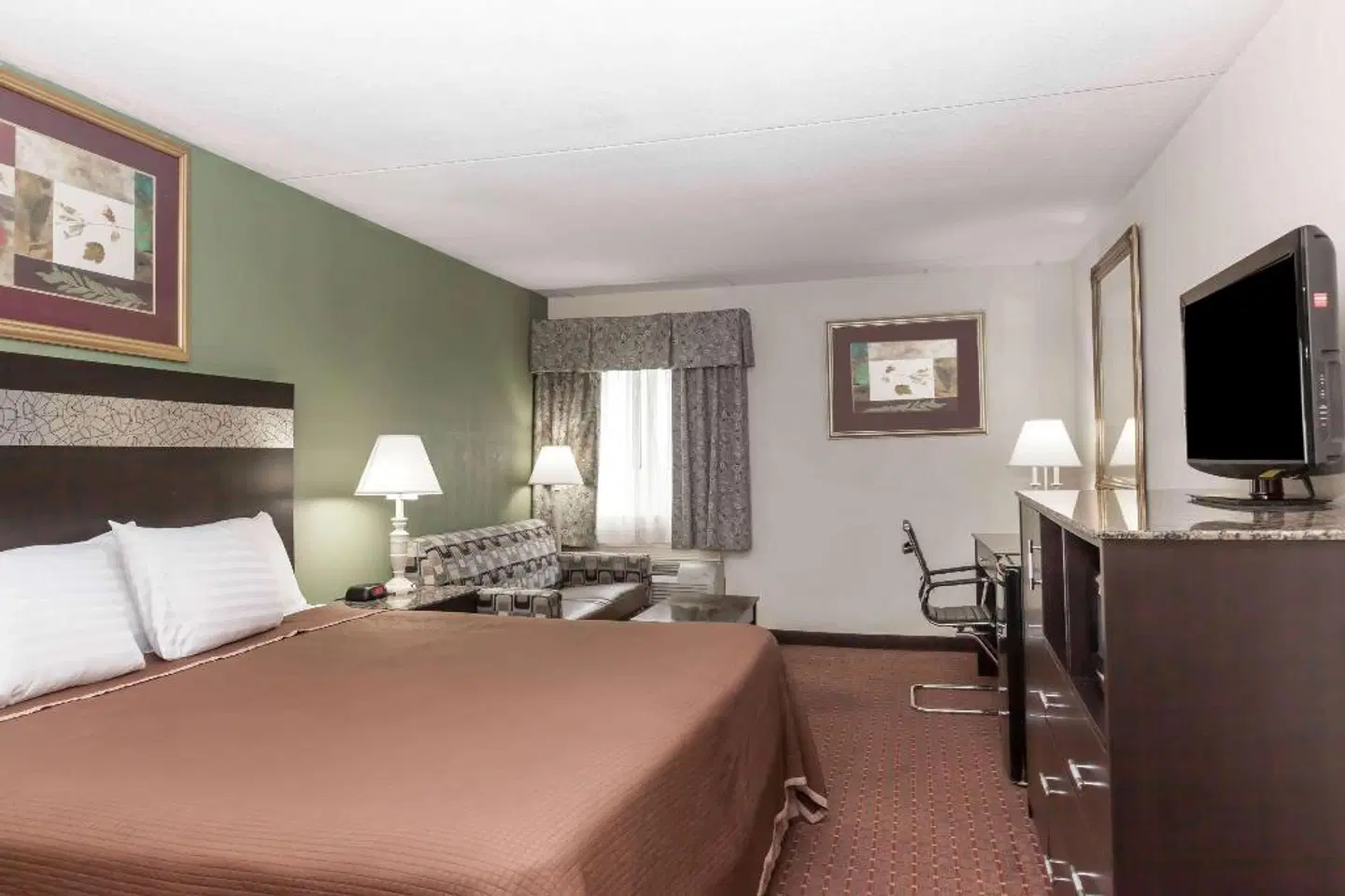 Howard Johnson by Wyndham Newark Airport ROOM_EXAMPLE