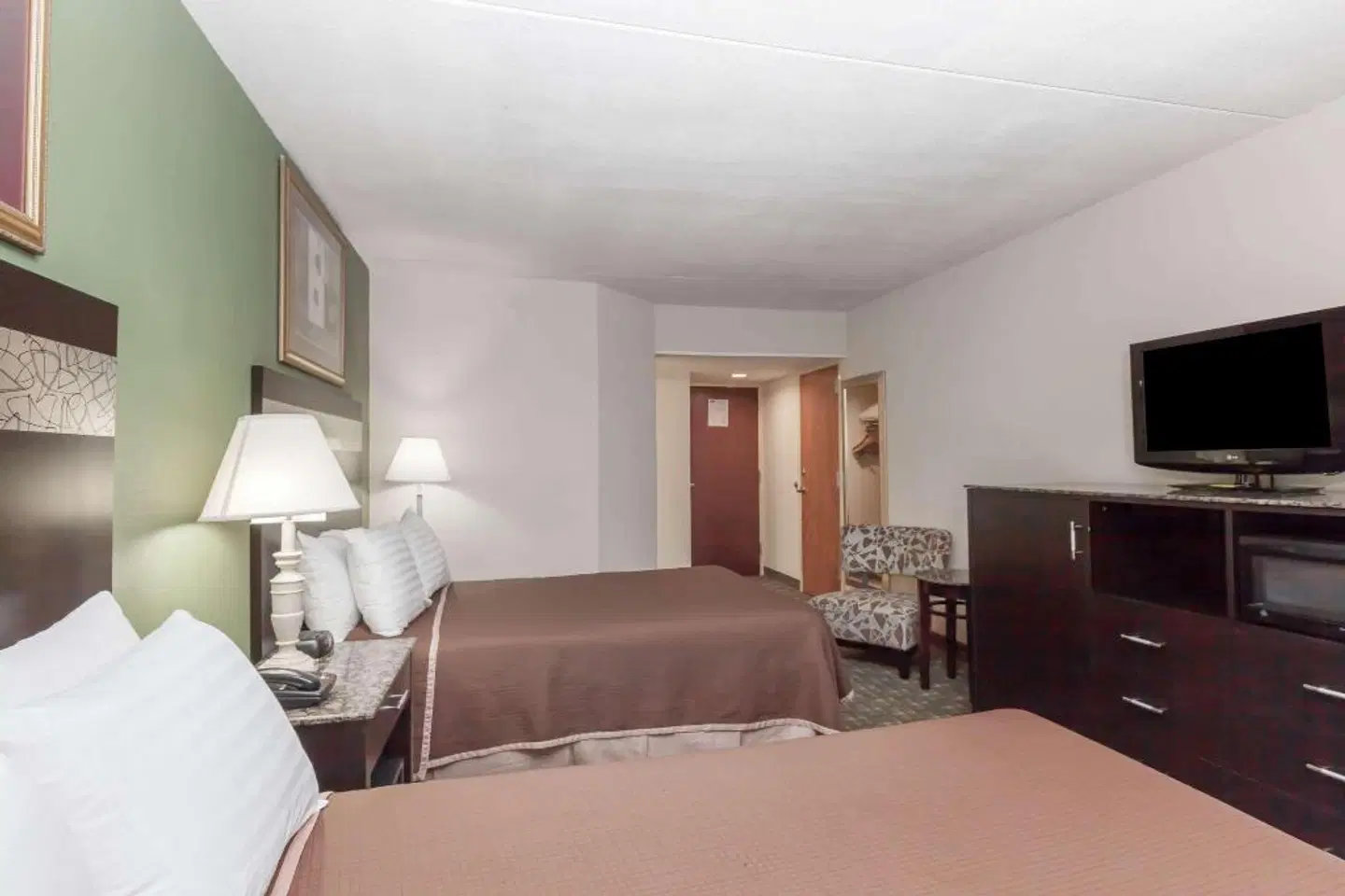 Howard Johnson by Wyndham Newark Airport ROOM_EXAMPLE