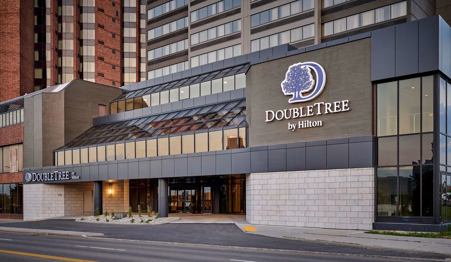 DoubleTree by Hilton Windsor Hotel & Suites EXTERIOR