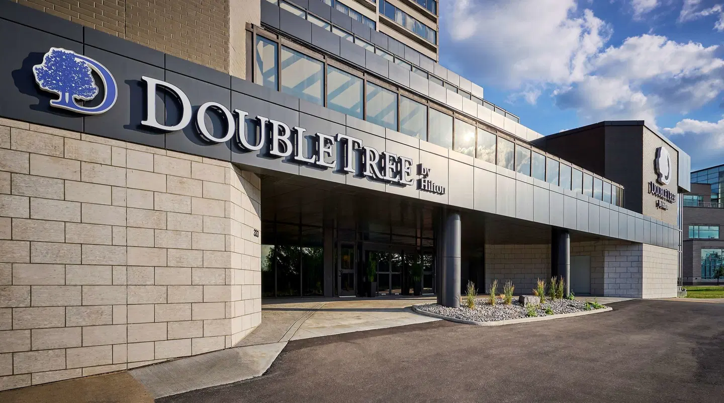 DoubleTree by Hilton Windsor Hotel & Suites EXTERIOR