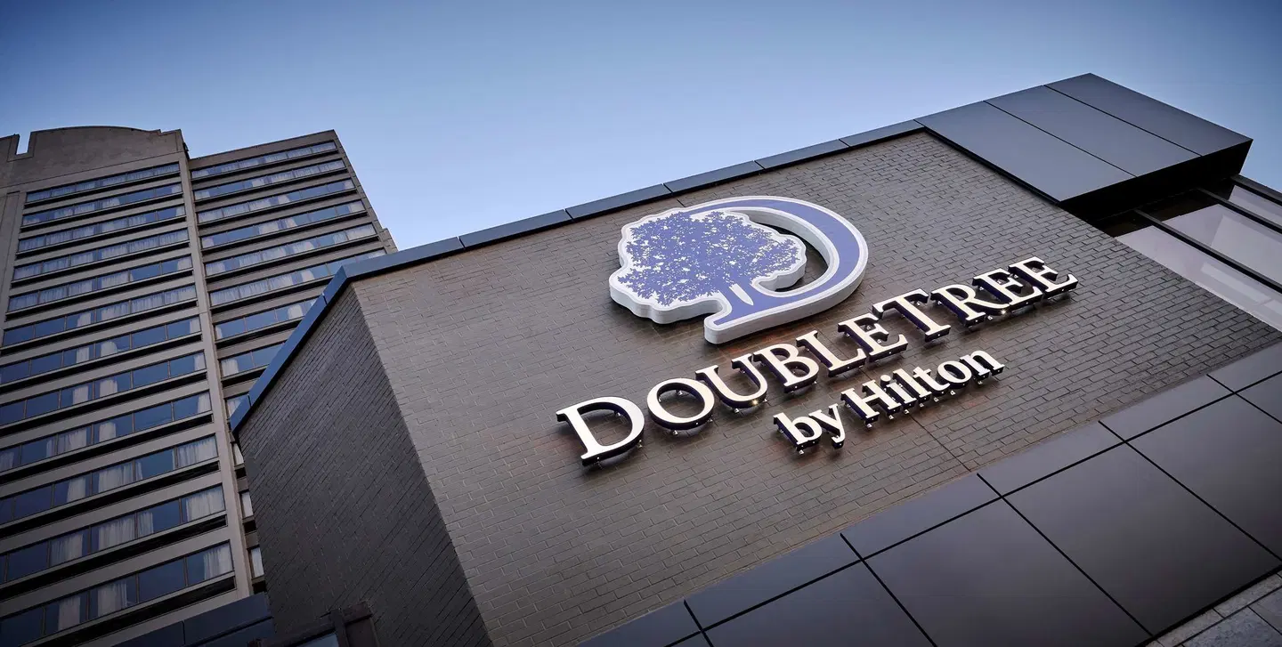 DoubleTree by Hilton Windsor Hotel & Suites EXTERIOR