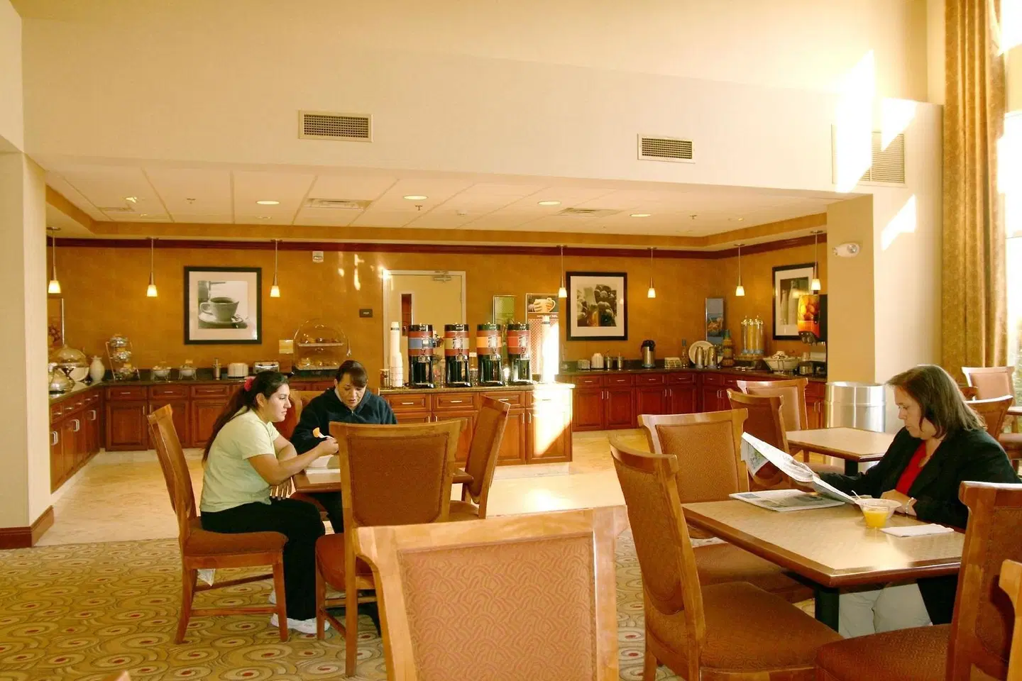 Hampton Inn & Suites Reno Bar