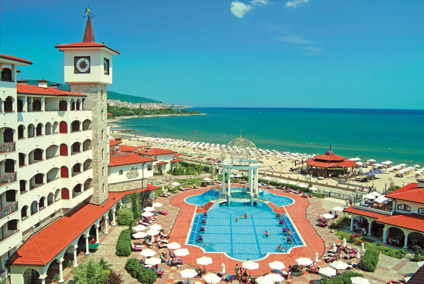 Helena Sands OUTDOOR_POOL