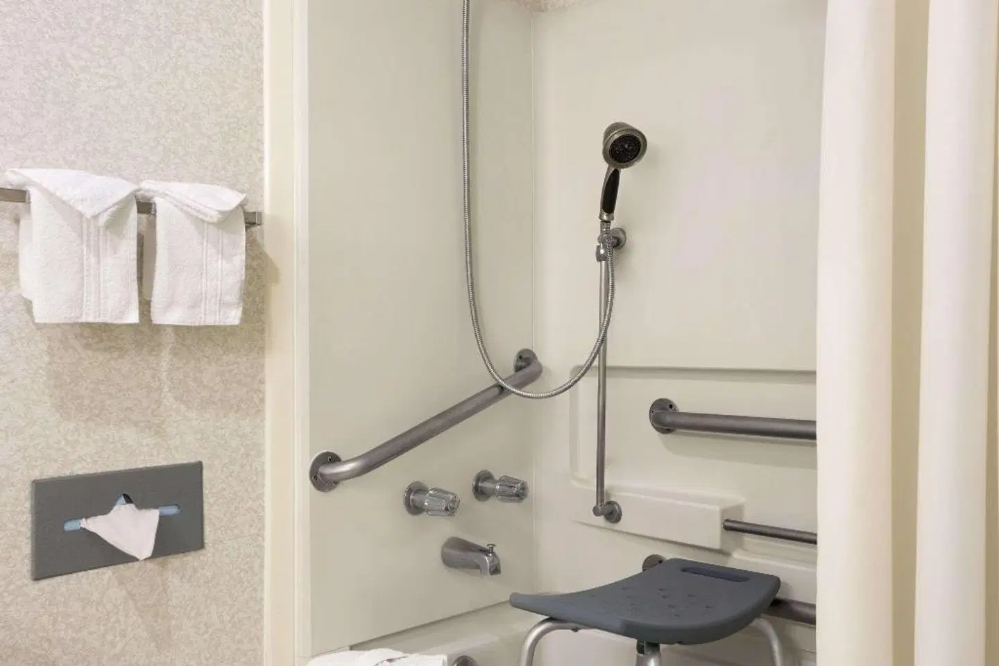 Days Inn by Wyndham Middletown Badezimmer