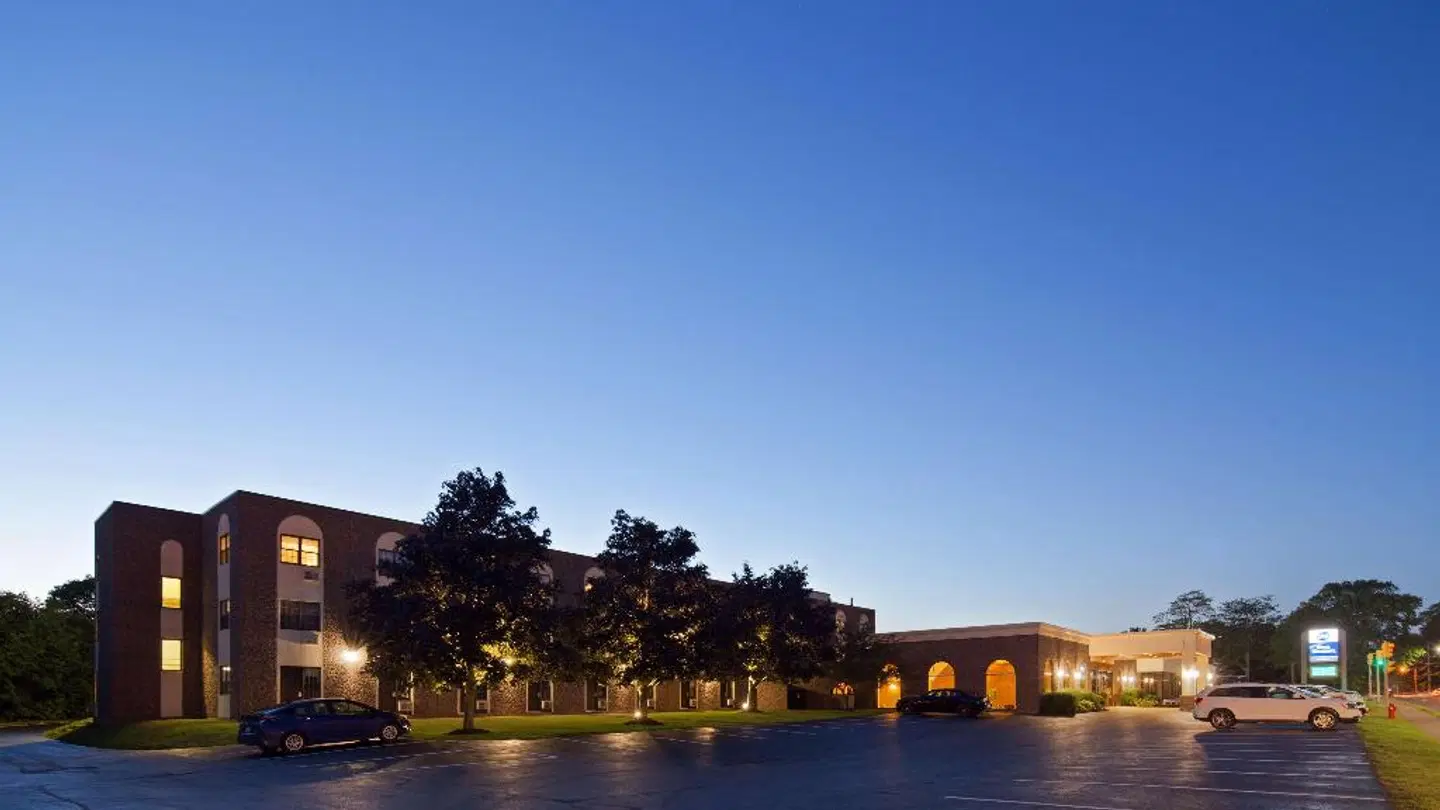 Best Western Plus Glengarry EXTERIOR