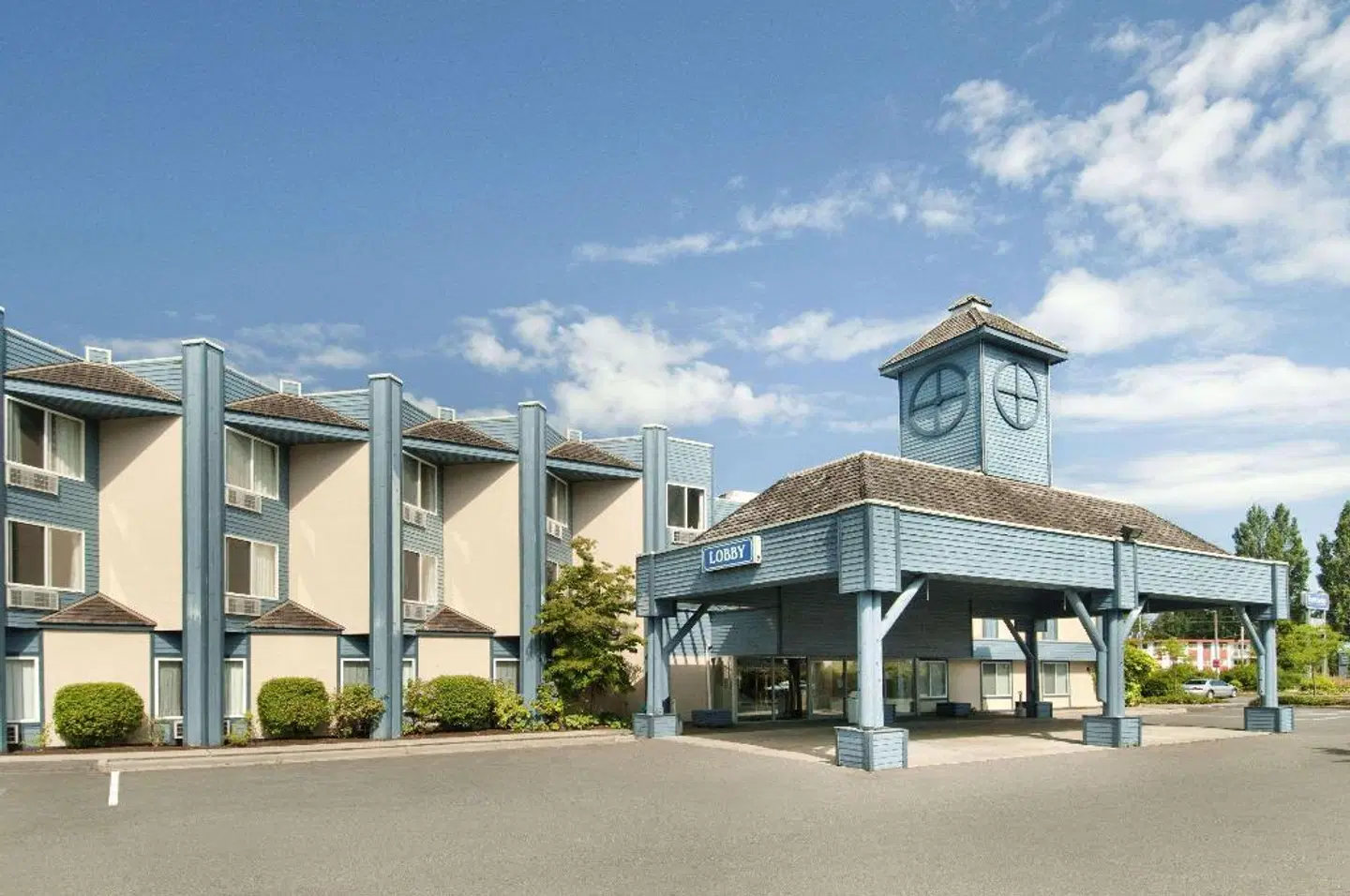 Travelodge Parksville EXTERIOR