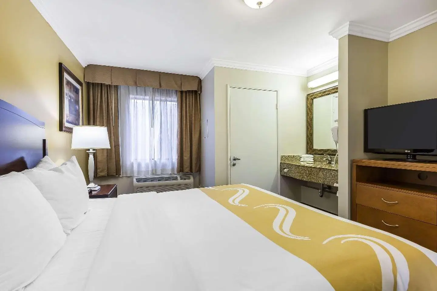 Comfort Inn & Suites LAX Airport Inglewood ROOM_EXAMPLE