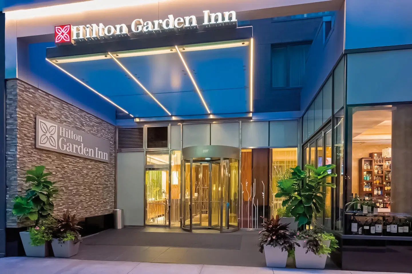 Hilton Garden Inn New York/Central Park South-Midtown West EXTERIOR