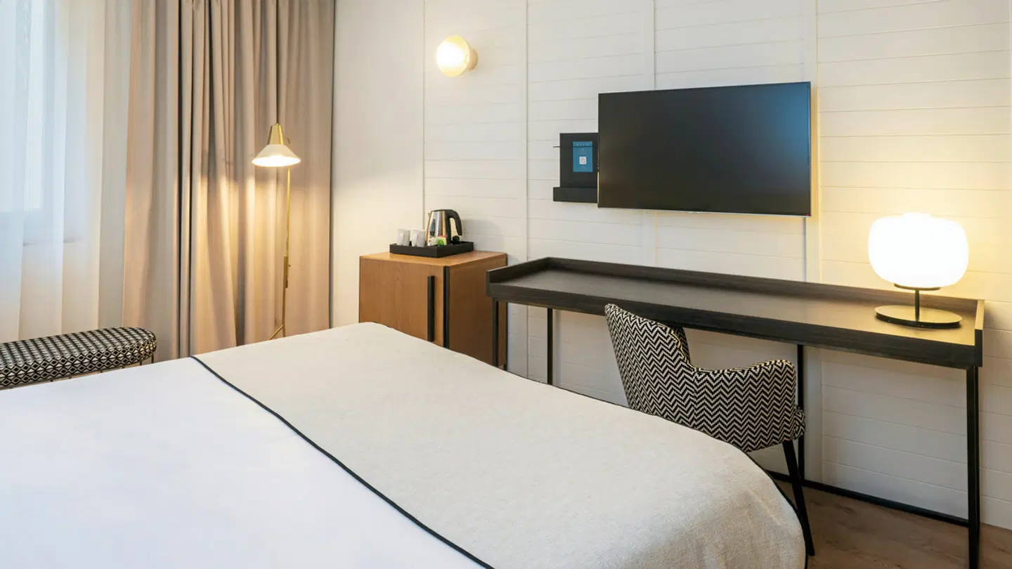 Molina Lario ROOM_EXAMPLE