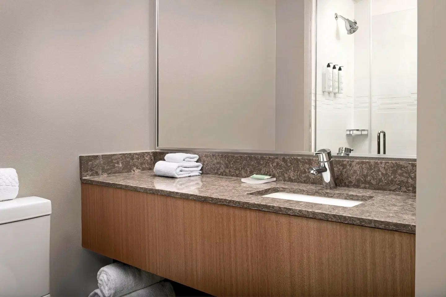SpringHill Suites New York Queens Badezimmer