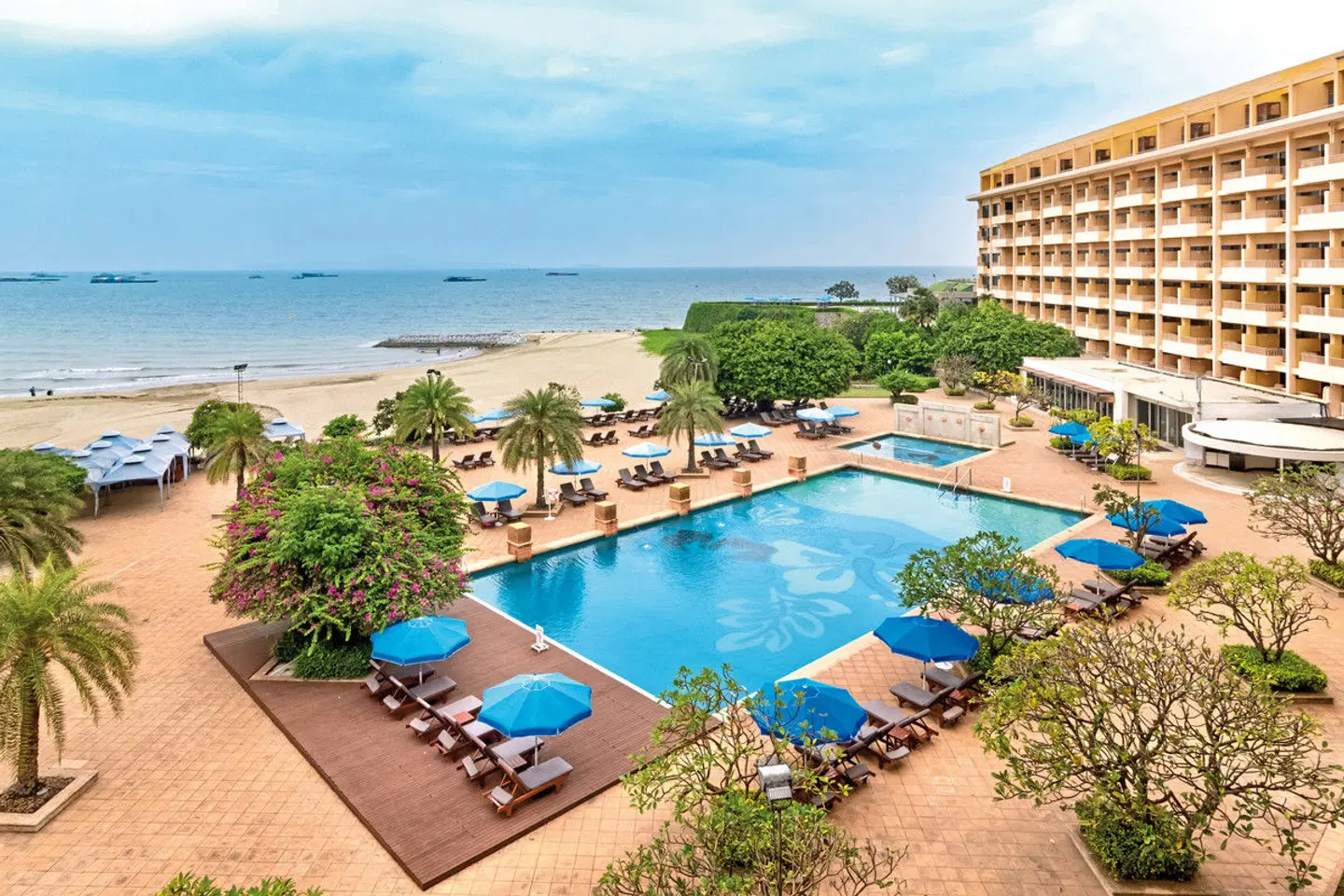 Dusit Thani Pattaya OUTDOOR_POOL