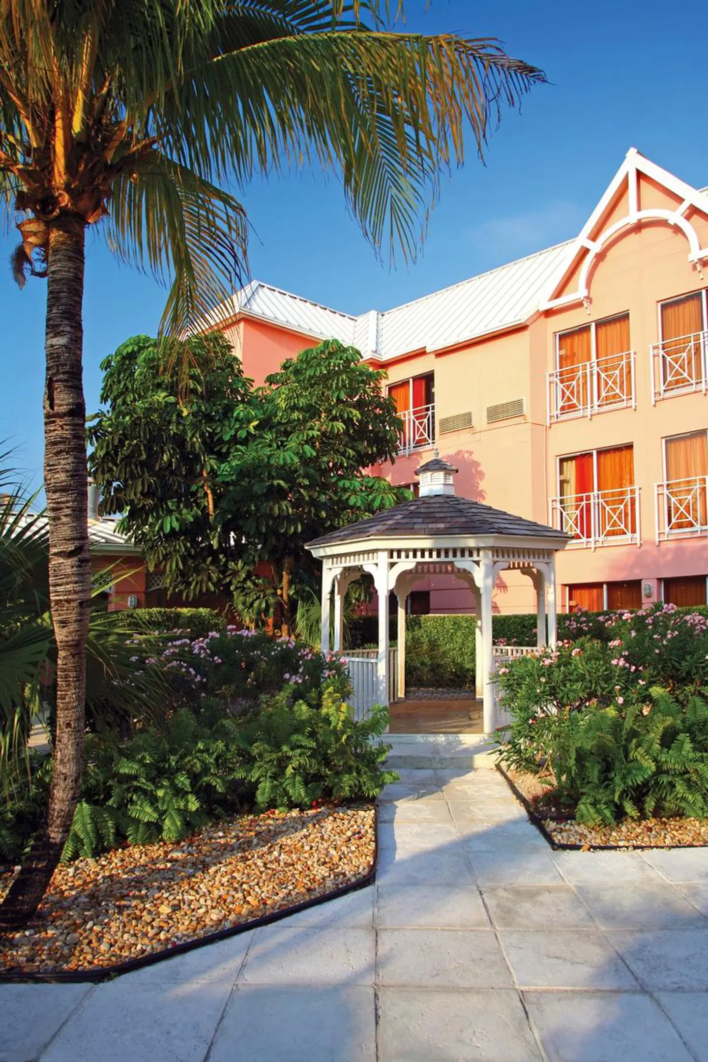 Comfort Suites Paradise Island EXTERIOR