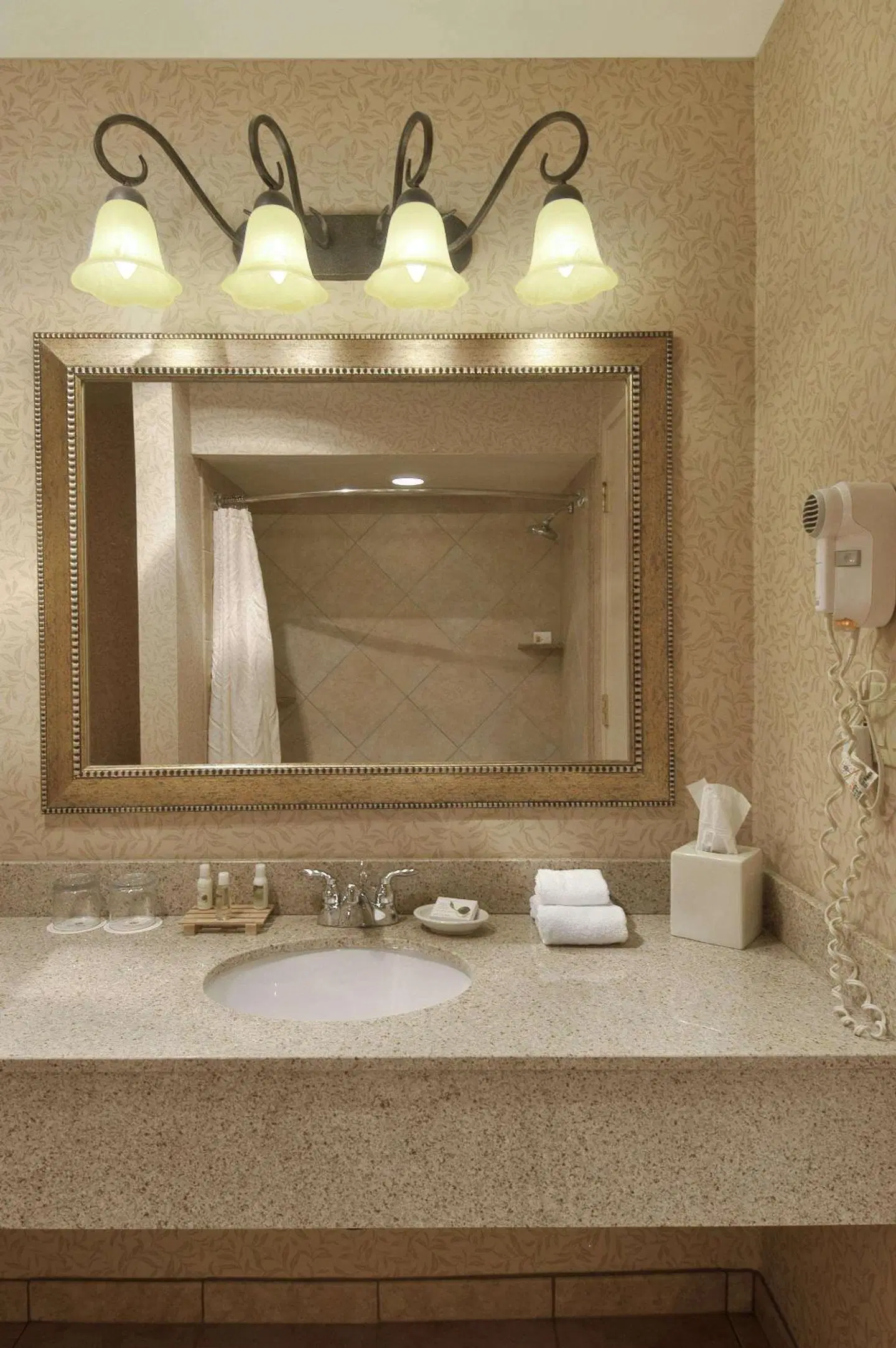 Red Lion Hotel Coos Bay Badezimmer