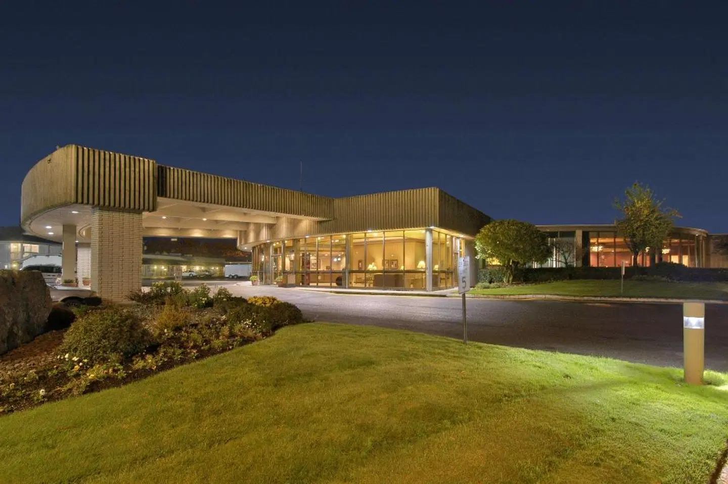 Red Lion Hotel Coos Bay EXTERIOR