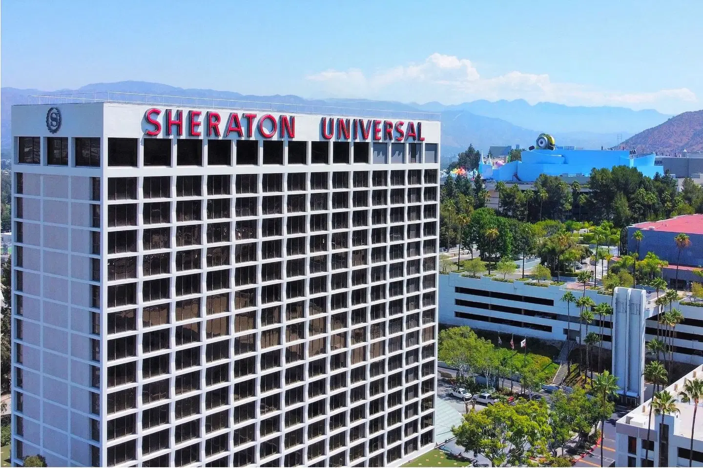 Sheraton Universal Hotel EXTERIOR
