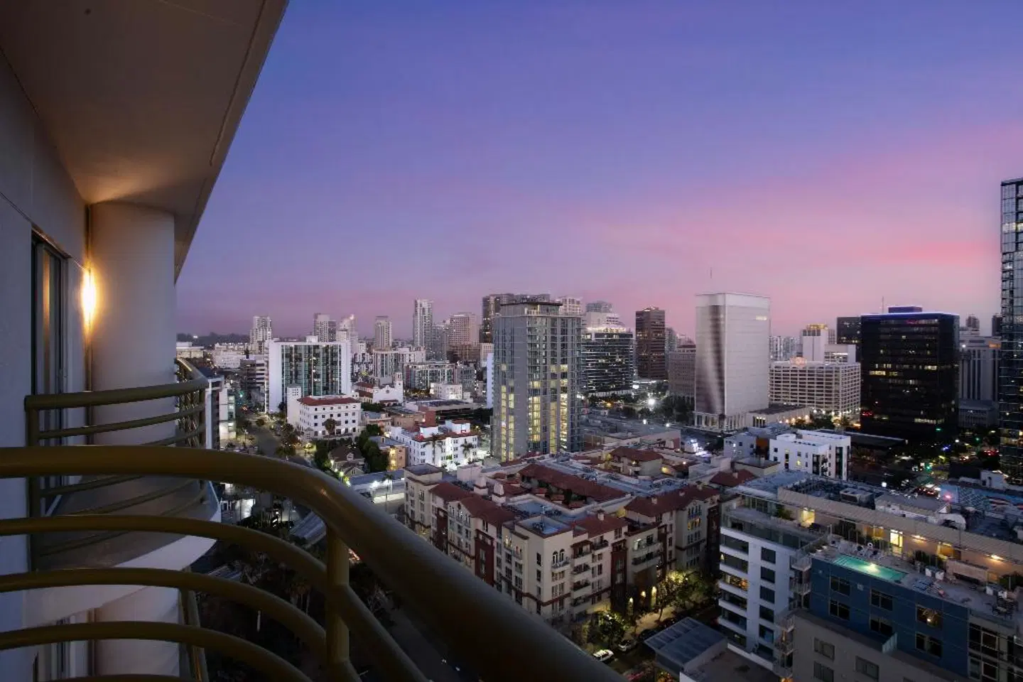 The Little Italy Hotel in Downtown San Diego EXTERIOR