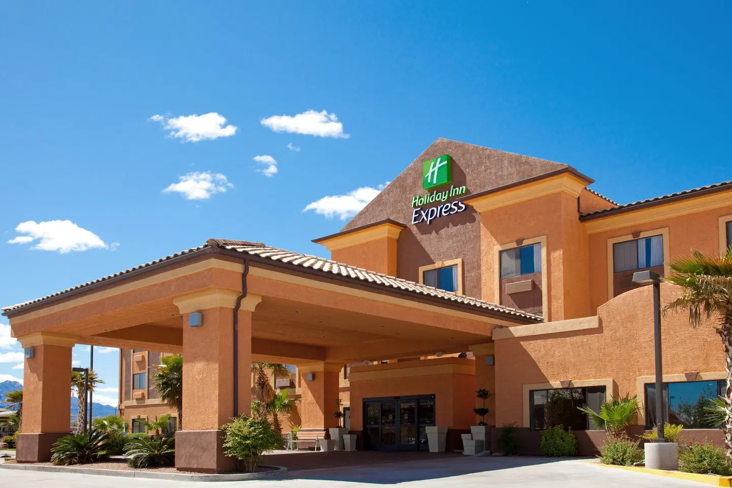 Holiday Inn Express & Suites Kingman by IHG EXTERIOR