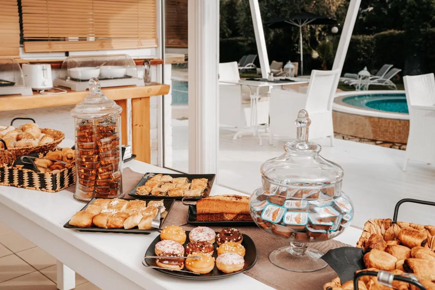 Mr & Mrs White Corfu Restaurant