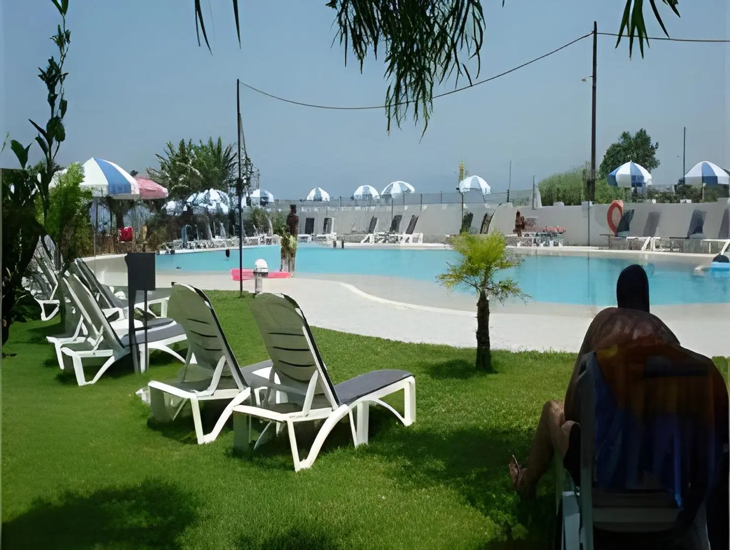 Ninos On The Beach Hotel OUTDOOR_POOL