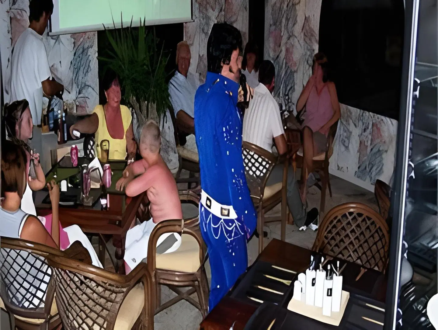 Ninos On The Beach Hotel Bar