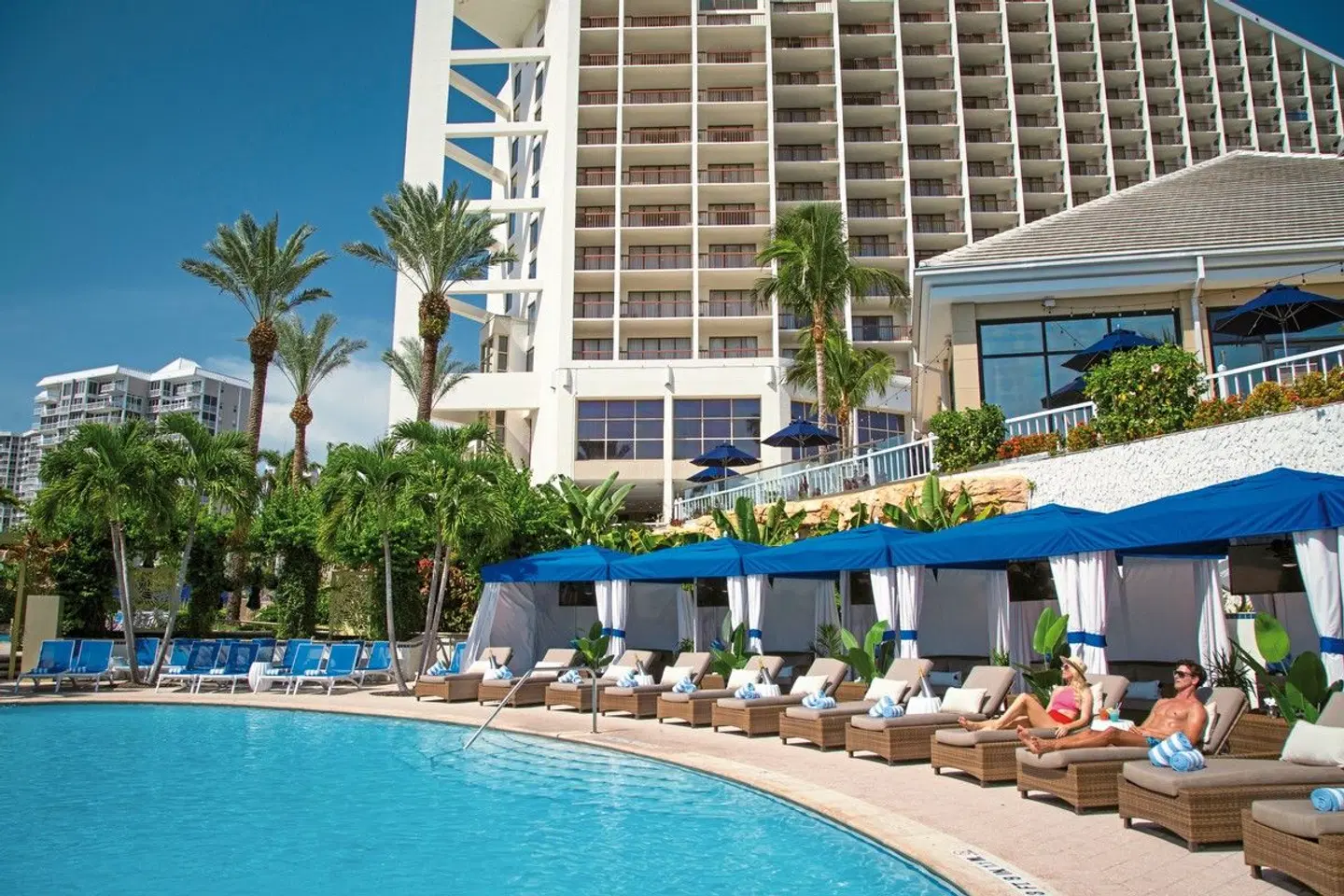 Naples Grande Beach Resort OUTDOOR_POOL