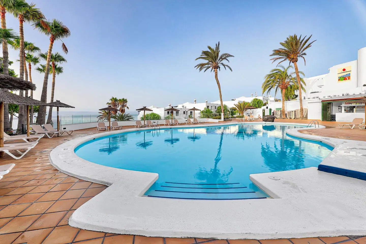 THB Flora OUTDOOR_POOL