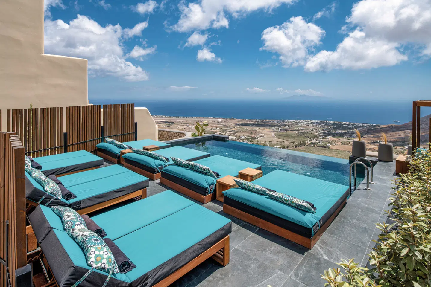 Skyfall Suites OUTDOOR_POOL
