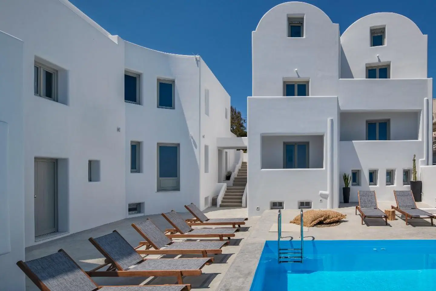 Seven Suites OUTDOOR_POOL