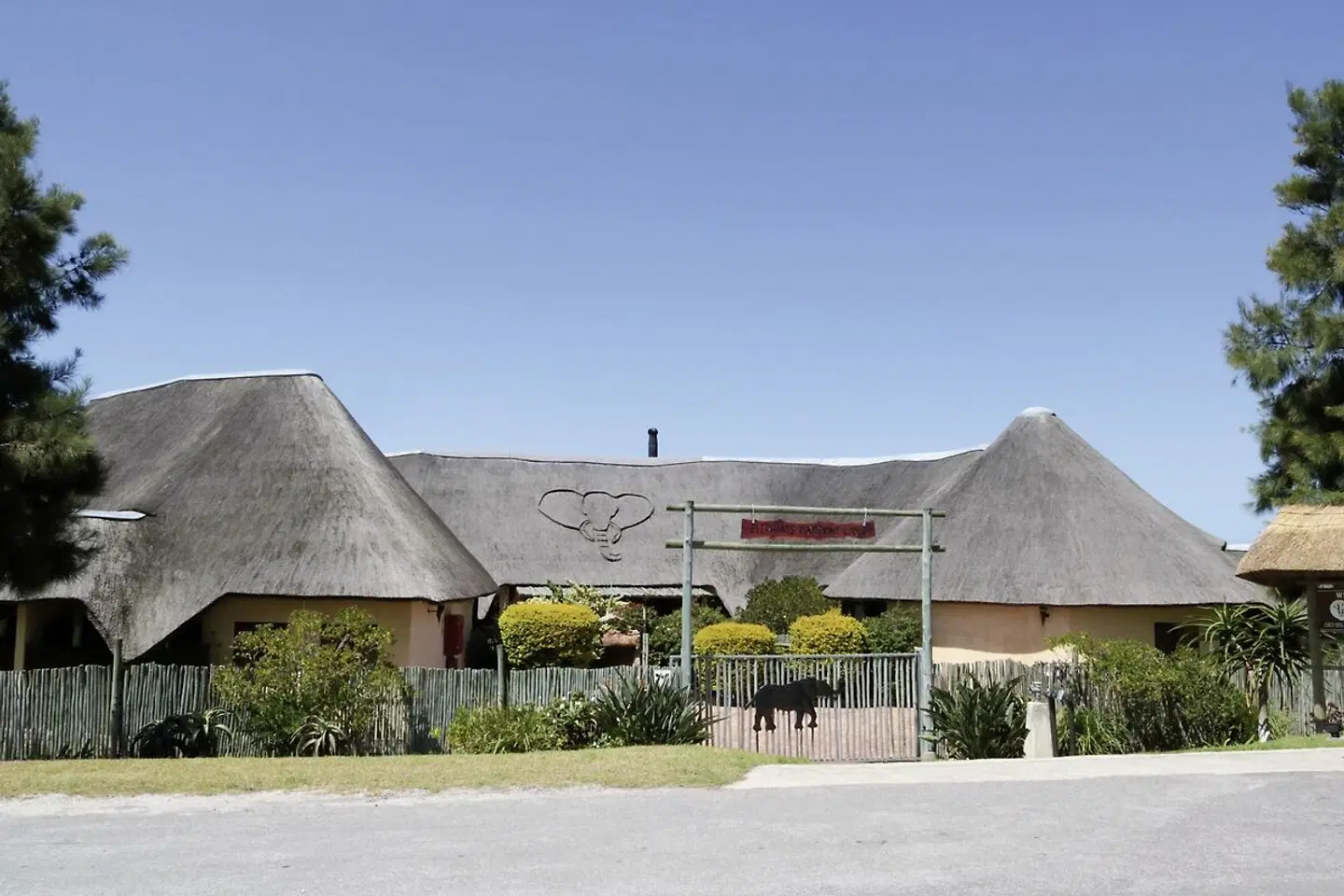 Elephants Footprint Lodge EXTERIOR