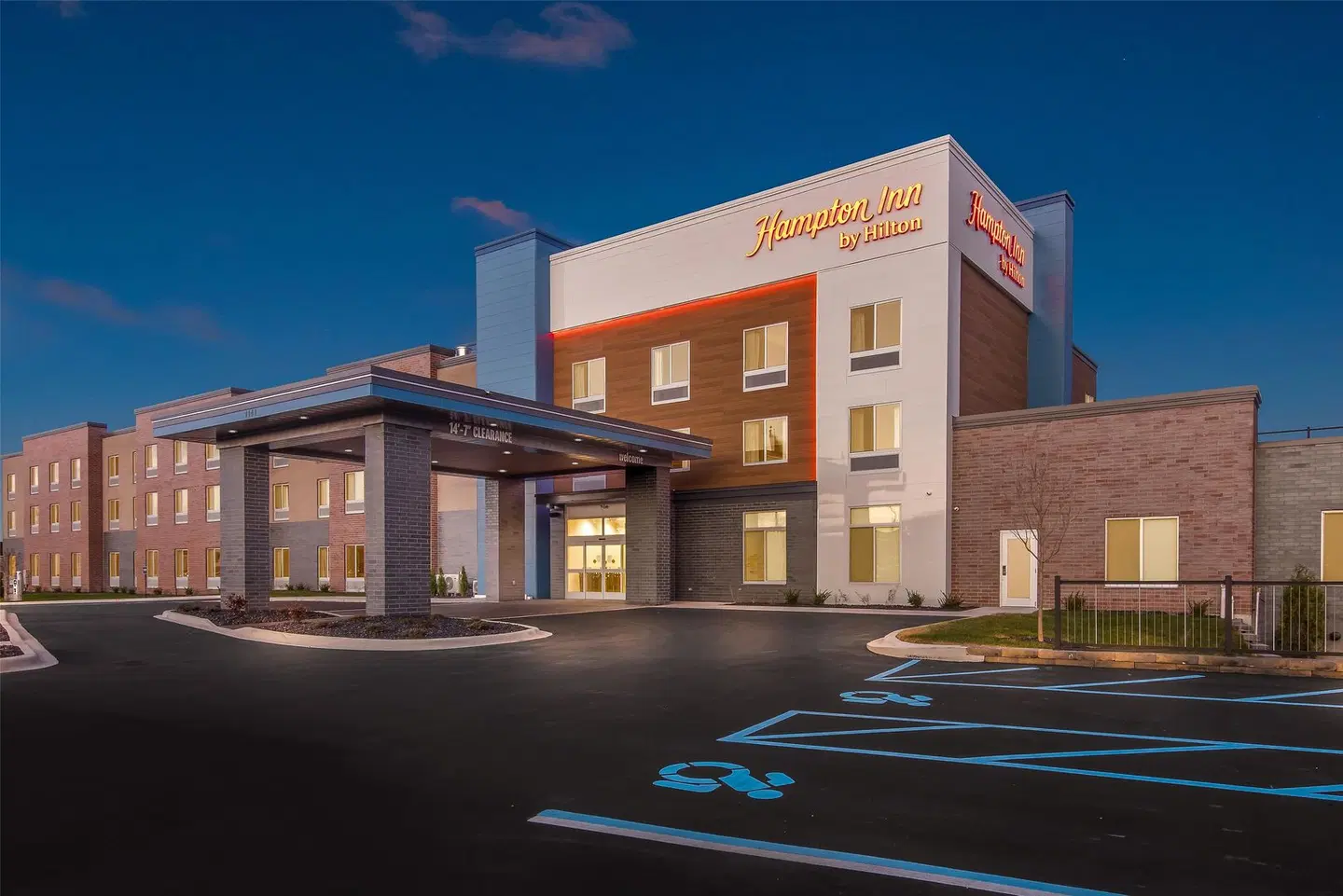 Hampton Inn St Ignace Lakefront Mackinac EXTERIOR