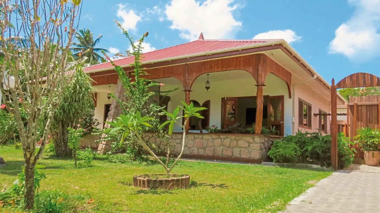 The Islander Hotel EXTERIOR