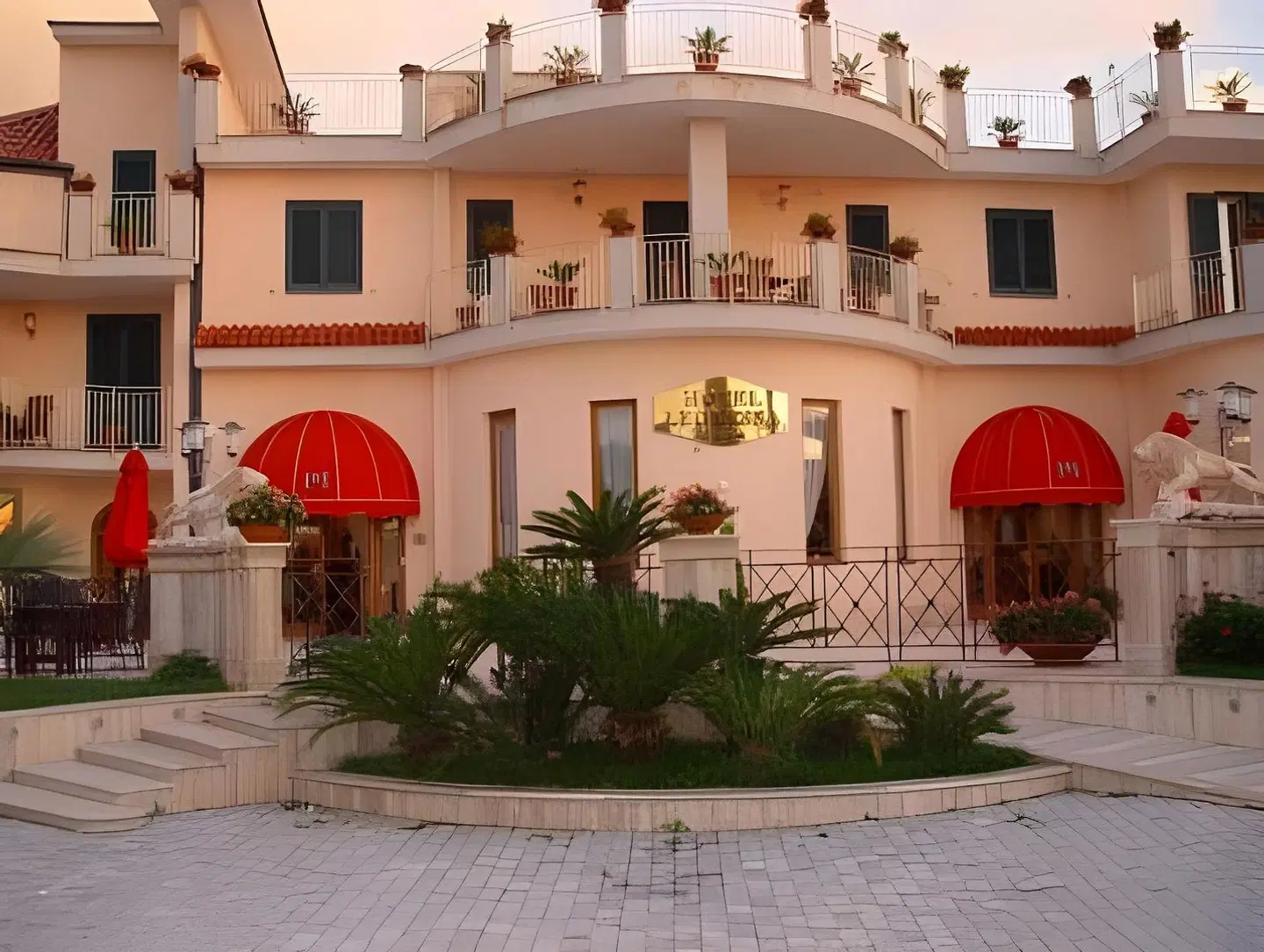 Leonessa EXTERIOR
