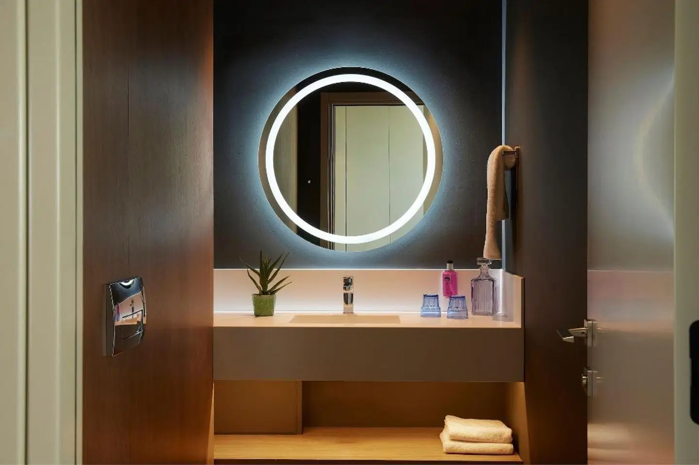 Moxy Athens City Badezimmer