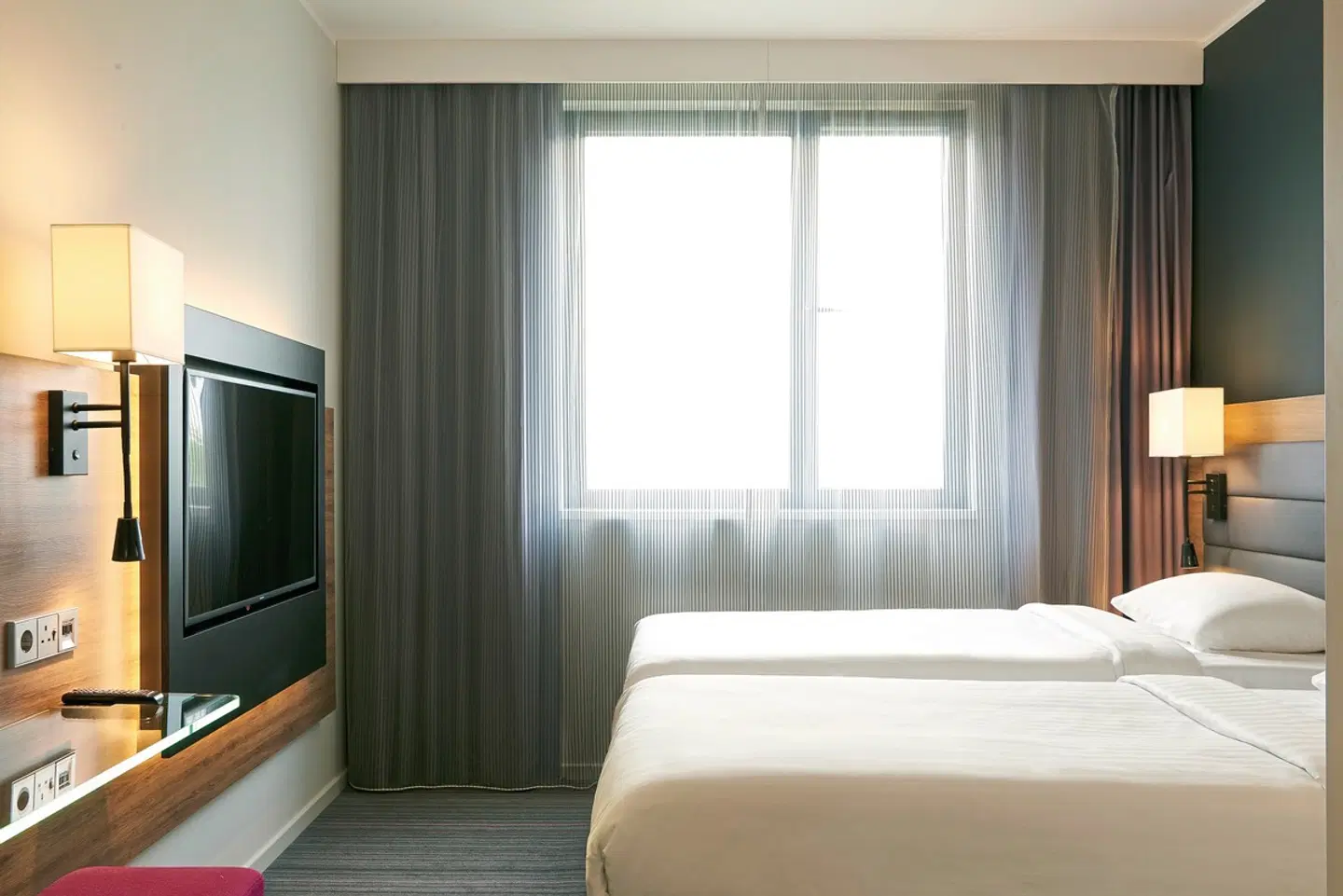 Moxy Edinburgh Airport Military Tattoo Paket ROOM_EXAMPLE
