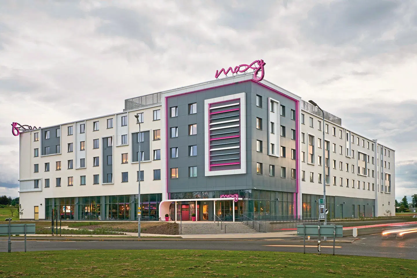 Moxy Edinburgh Airport Military Tattoo Paket EXTERIOR
