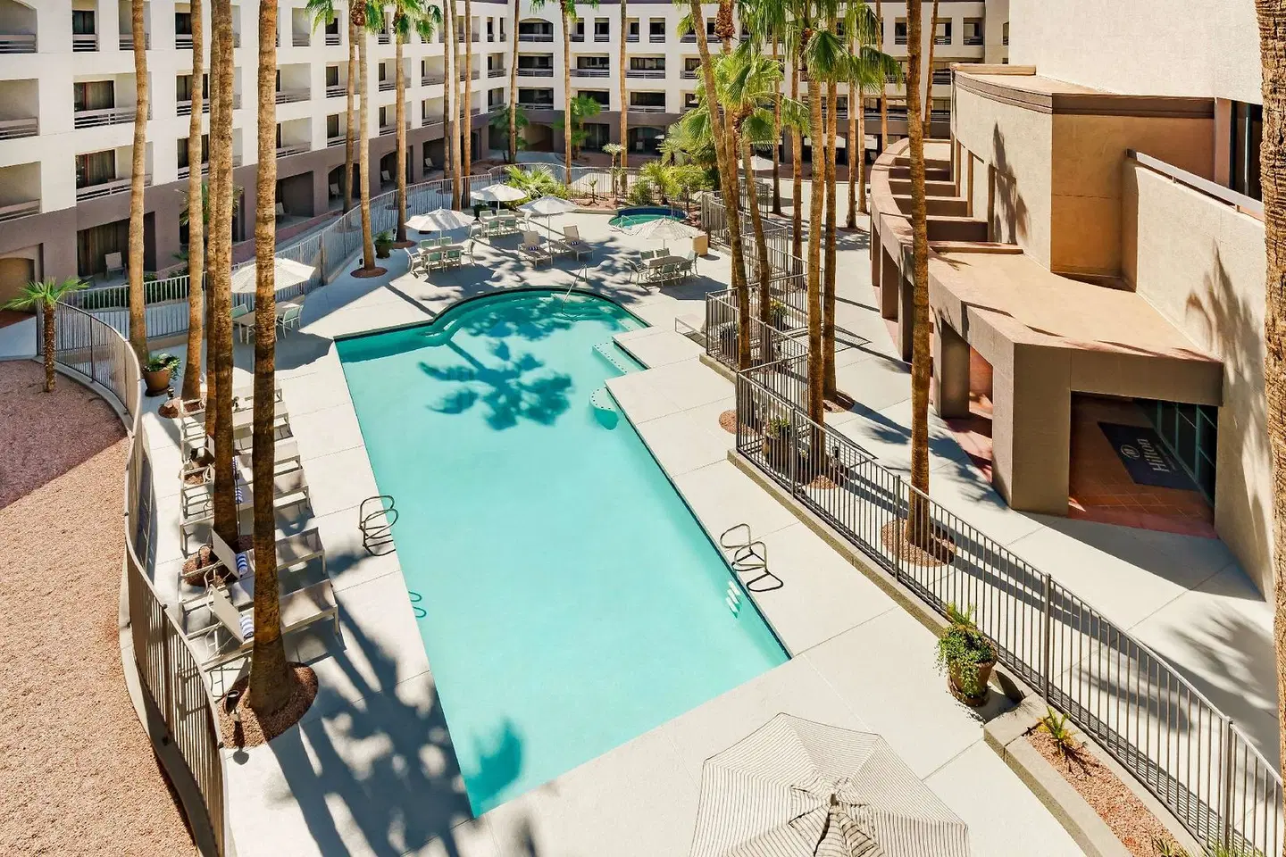 Hilton Phoenix Airport OUTDOOR_POOL